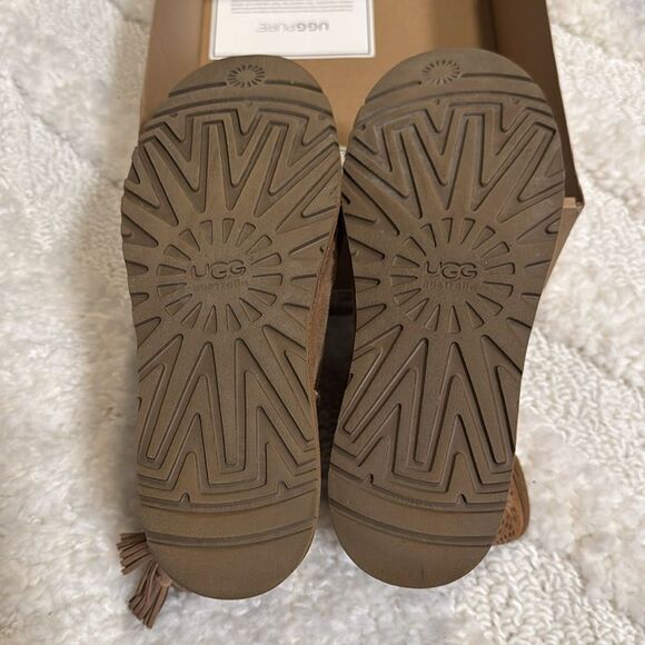 UGG women’s boot, size 8 - Picture 3 of 6